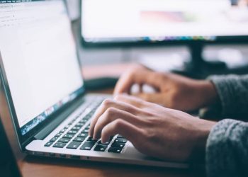 computer-laptop-software-app-work-desk-type-chat-920x613